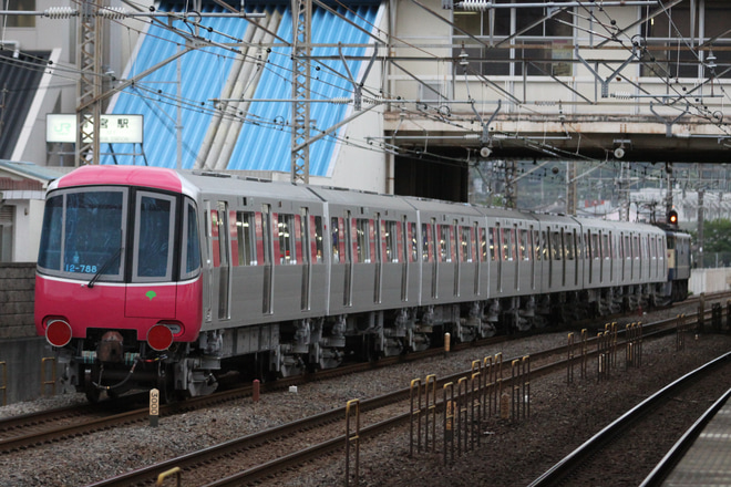 【都営】大江戸線12-600形12-781F 甲種輸送を鴨宮駅で撮影した写真