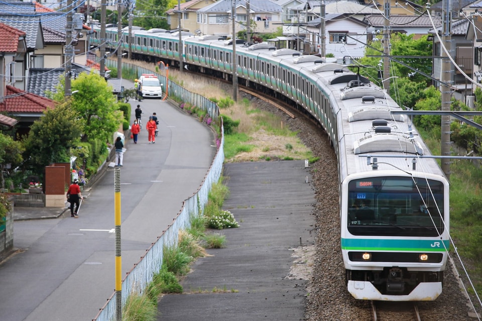 【JR東】E231系エアセクション通過のための救援で15両にて成田線で運行の拡大写真