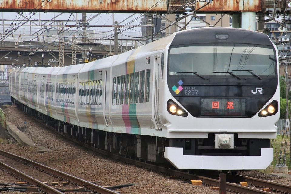 【JR東】E257系M-111編成 長野総合車両センターへ回送の拡大写真