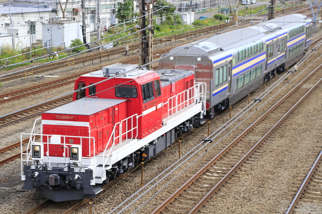 【JR東】E235系1000番台グリーン車2両 J-TREC出場を鶴見駅で撮影した写真