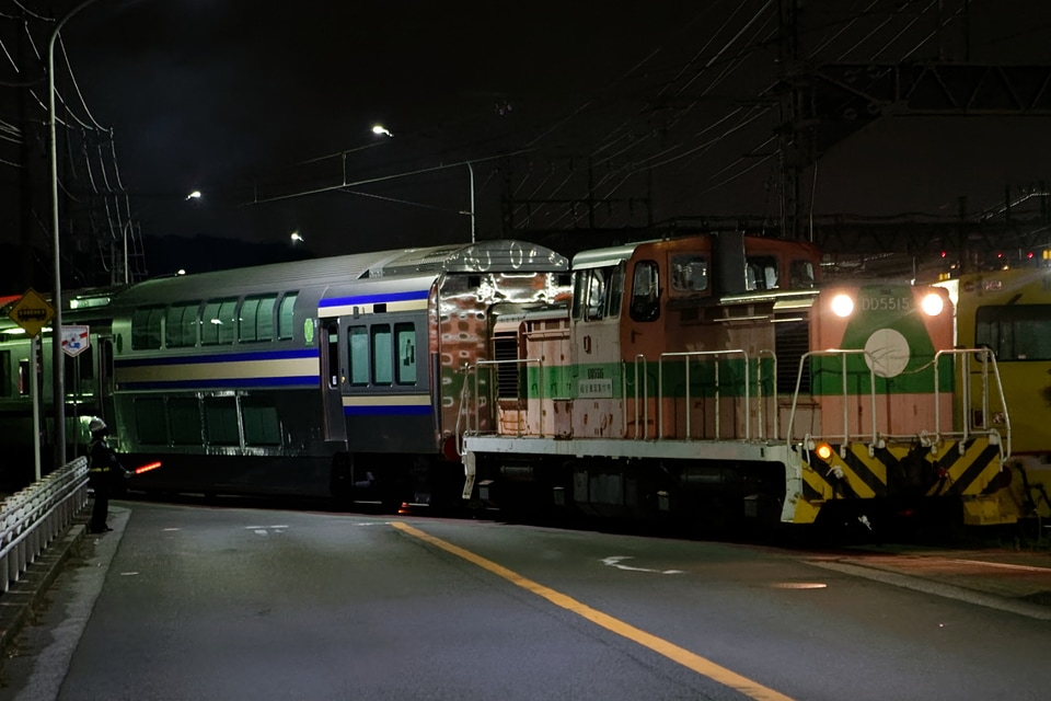 【JR東】E235系1000番台グリーン車2両 J-TREC出場の拡大写真