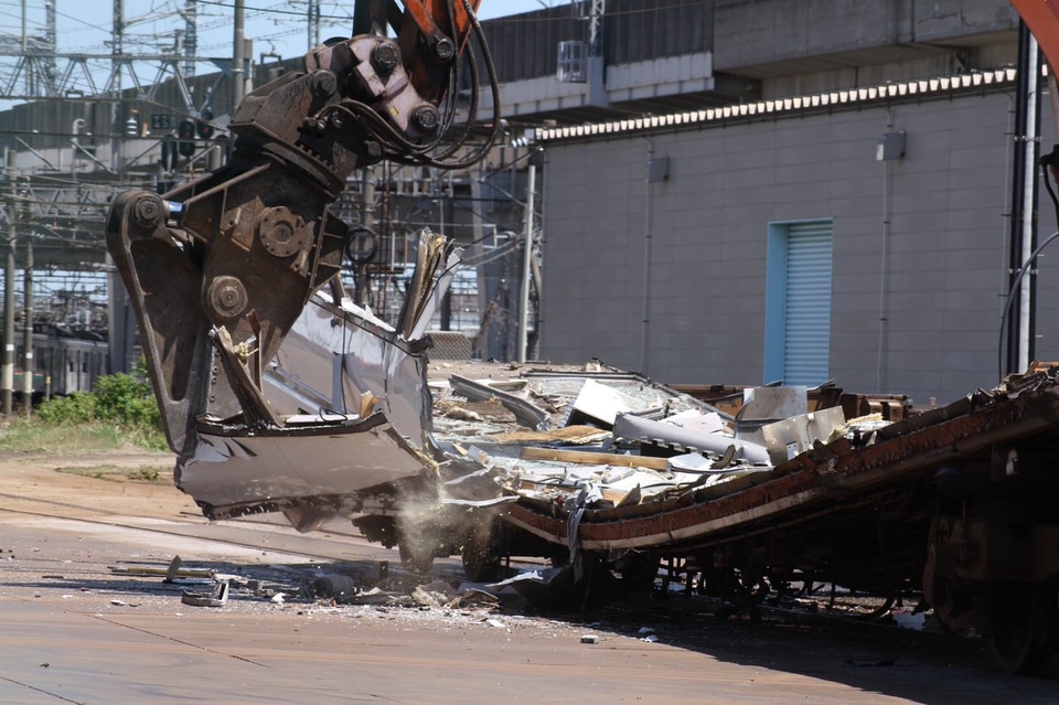【JR東】元651系K201編成郡山総合車両センターで解体中の拡大写真