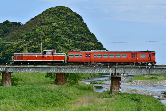 【JR西】キハ47-138牽引で後藤総合車両所へ回送を不明で撮影した写真