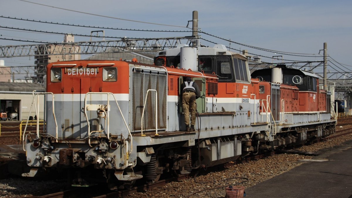 JR貨】DE10-1581が解体中 |2nd-train鉄道ニュース