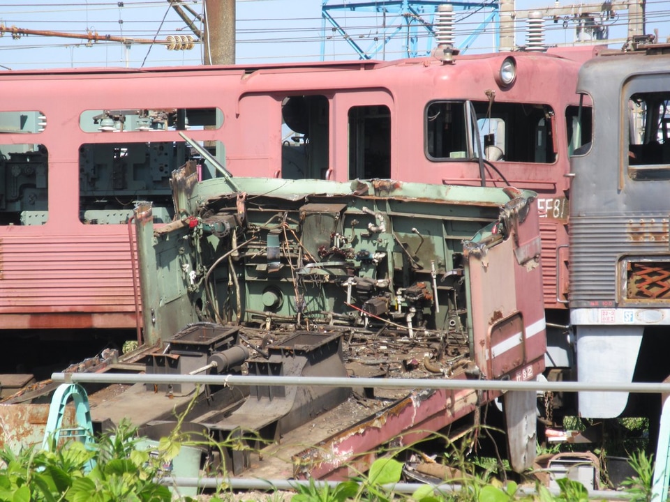 2nd Train Jr貨 Ef81 304が解体中の写真 Topicphotoid