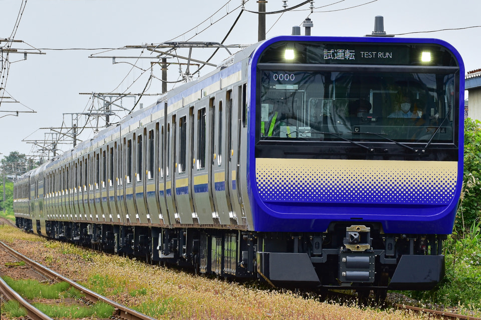 【JR東】E235系1000番台鎌倉車第1編成公式試運転の拡大写真