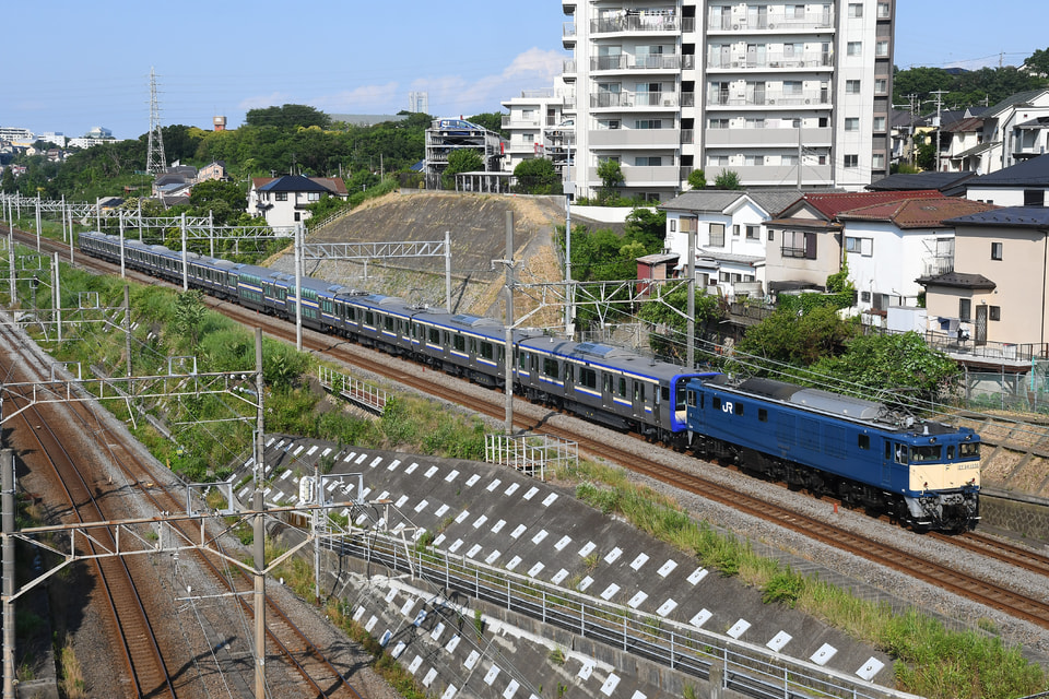 【JR東】E235系F-01編成 J-TREC総合車両製作所 出場配給の拡大写真