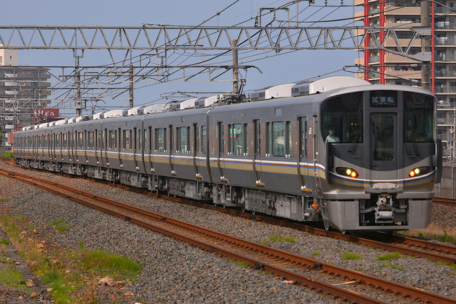 【JR西】225系100番台I10編成出場試運転を堅田駅で撮影した写真