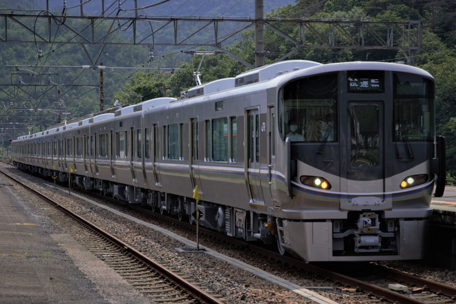 【JR西】225系100番台I10編成出場試運転を永原駅で撮影した写真