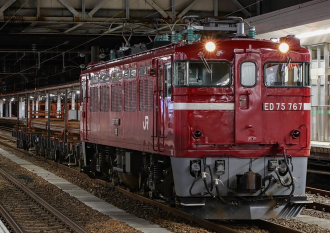 【JR東】ED75-767牽引象潟工臨を秋田駅で撮影した写真