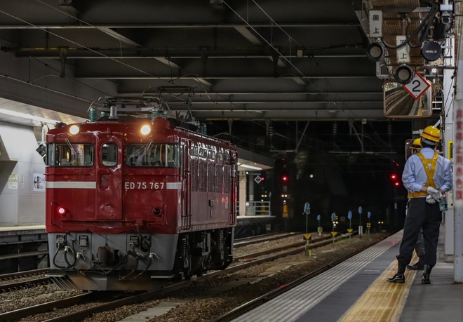 【JR東】ED75-767牽引象潟工臨を秋田駅で撮影した写真