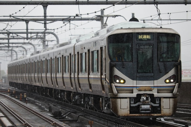 【JR西】225系I1編成本線試運転を加古川駅で撮影した写真