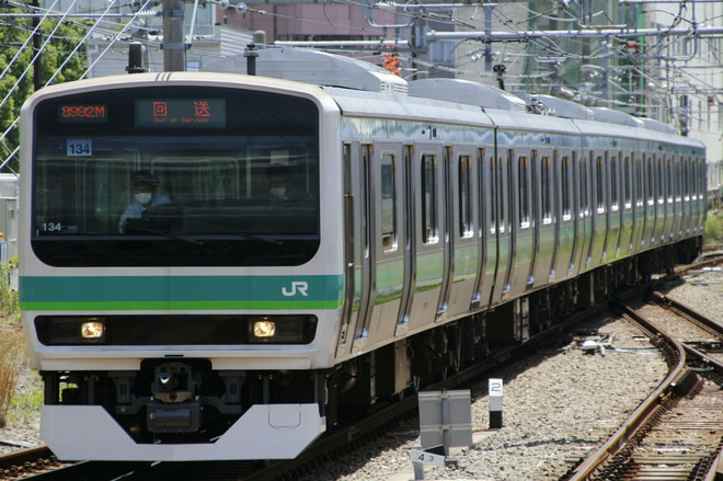 【JR東】E231系マト134編成東京総合車両センター出場回送を新宿駅で撮影した写真