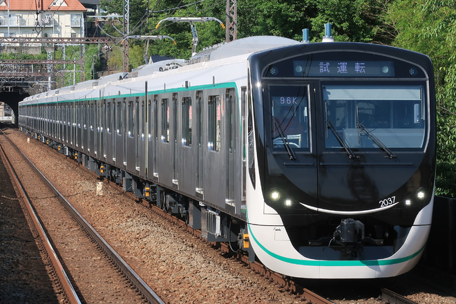 【東急】2020系2137F 性能確認試運転を田奈駅で撮影した写真