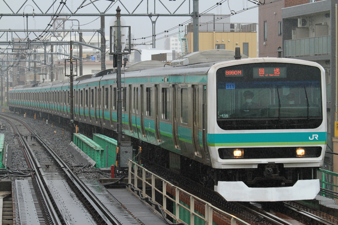 【JR東】E231系マト111編成東京総合車両センター入場回送を三河島駅で撮影した写真