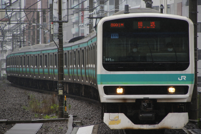 【JR東】E231系マト111編成東京総合車両センター入場回送を恵比寿駅で撮影した写真