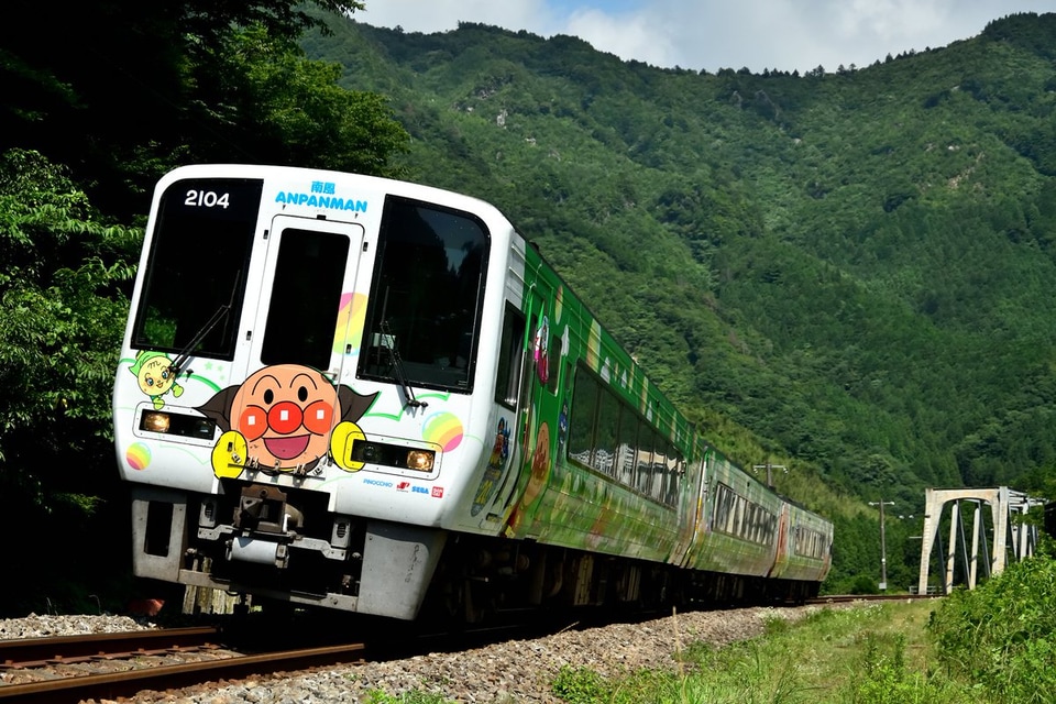 【JR四】アンパンマン列車グリーンが南風号に充当の拡大写真
