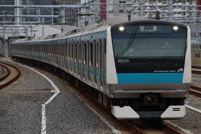 【JR東】E233系サイ121編成東京総合車両センター入場回送を高輪ゲートウェイ駅で撮影した写真
