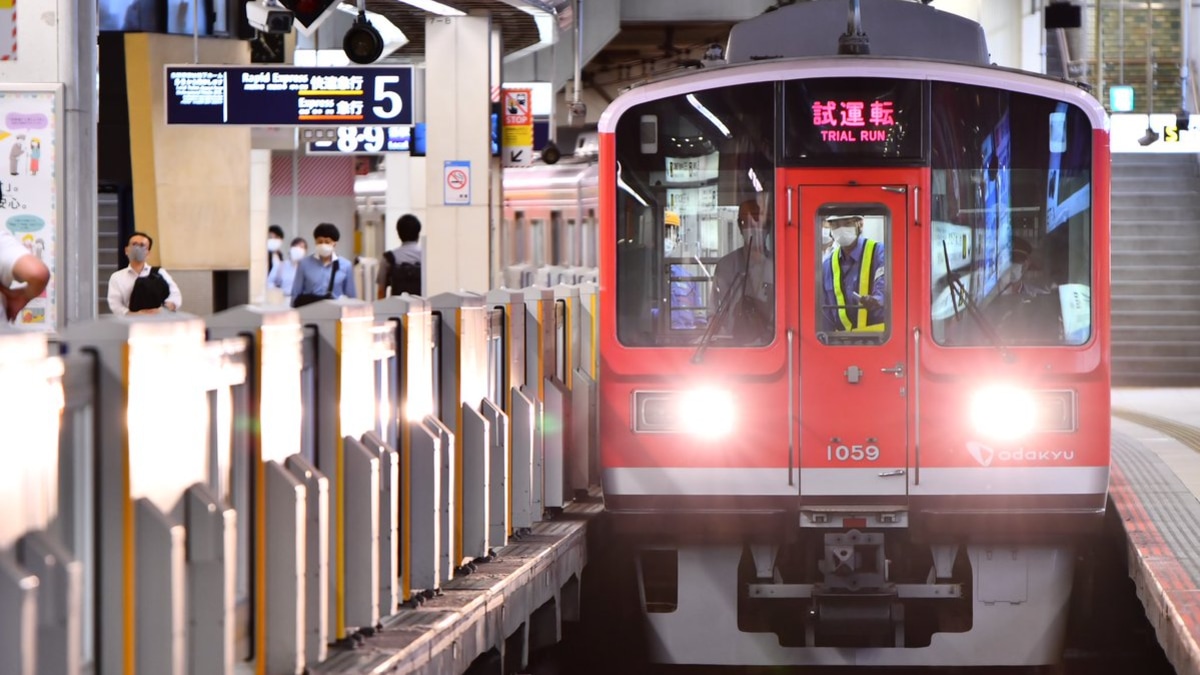 小田急】1000形1059F(1059×4/ベルニナ塗装)を含む10連が新宿へ |2nd