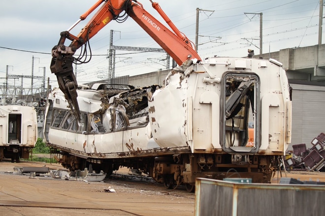 【JR東】元651系K205編成郡山総合車両センターで解体中を郡山総合車両センター付近で撮影した写真