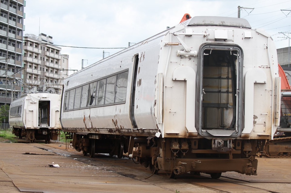 【JR東】元651系K205編成郡山総合車両センターで解体中の拡大写真