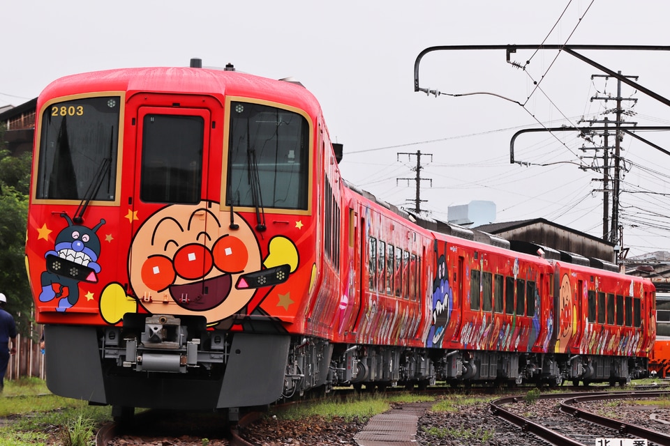 【JR四】2700系アンパンマン列車 フル編成で組成の拡大写真