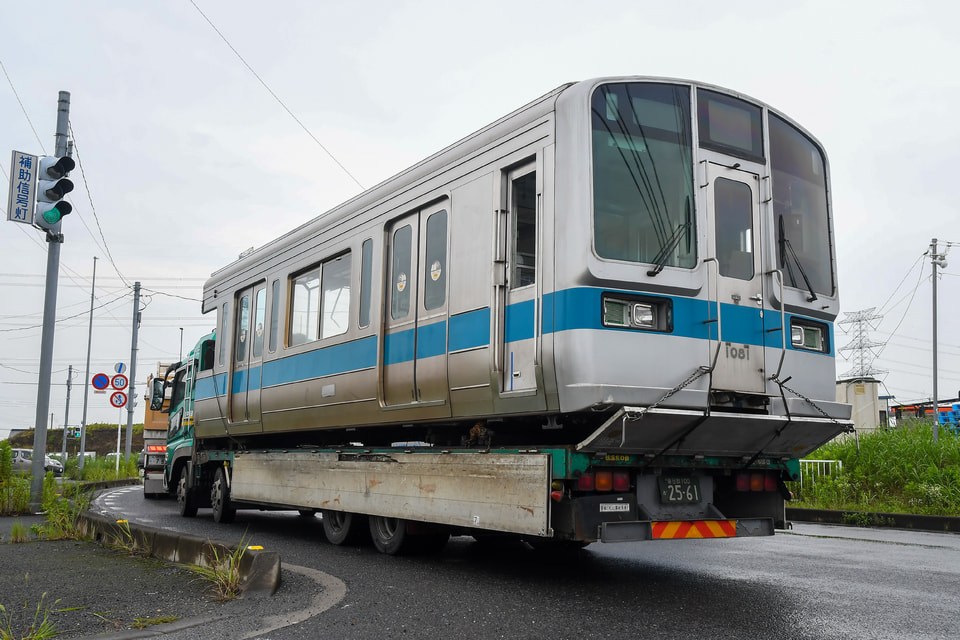 【小田急】1000形1081F 新宿方2両 廃車・搬出の拡大写真