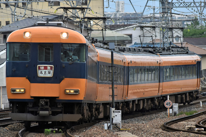 【近鉄】残りわずかとなったスナックカーが名阪単独運用にを大和八木駅で撮影した写真