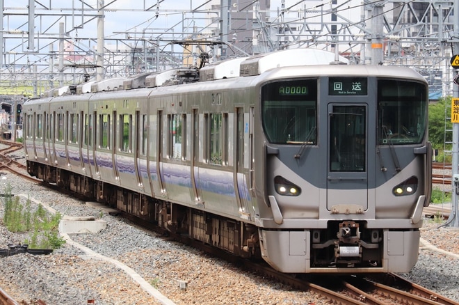 【JR西】225系HF426編成吹田総合車両所本所から回送を新大阪駅で撮影した写真
