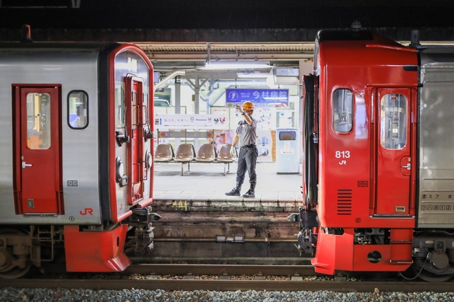 【JR九】815系と813系の併結運転を鳥栖駅で撮影した写真