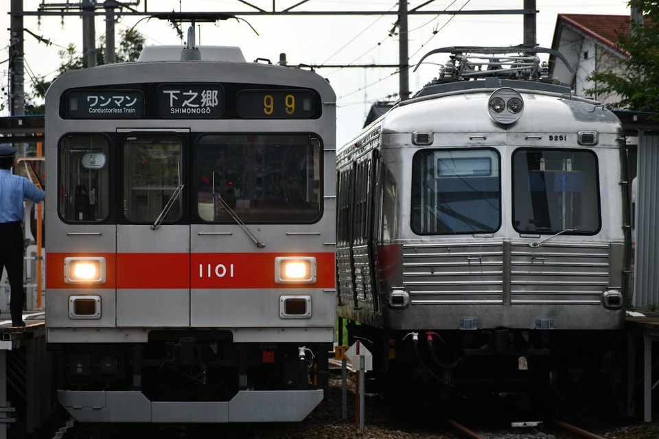 【上田】旧東急5200系の5251が城下駅ホームに留置の拡大写真