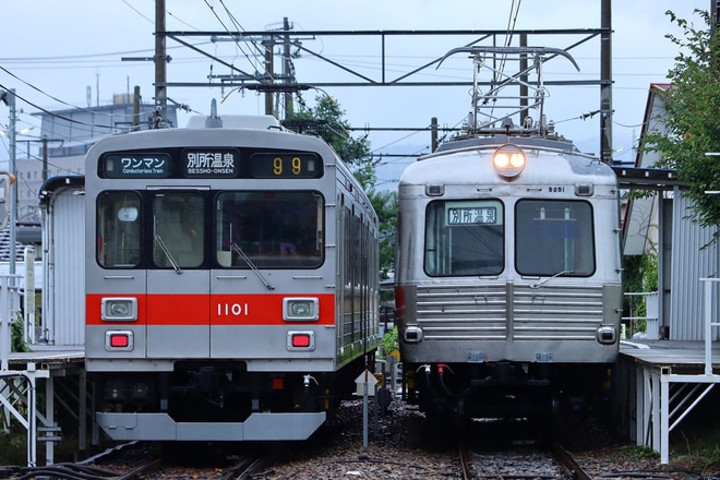 【上田】旧東急5200系の5251が城下駅ホームに展示を城下駅付近で撮影した写真