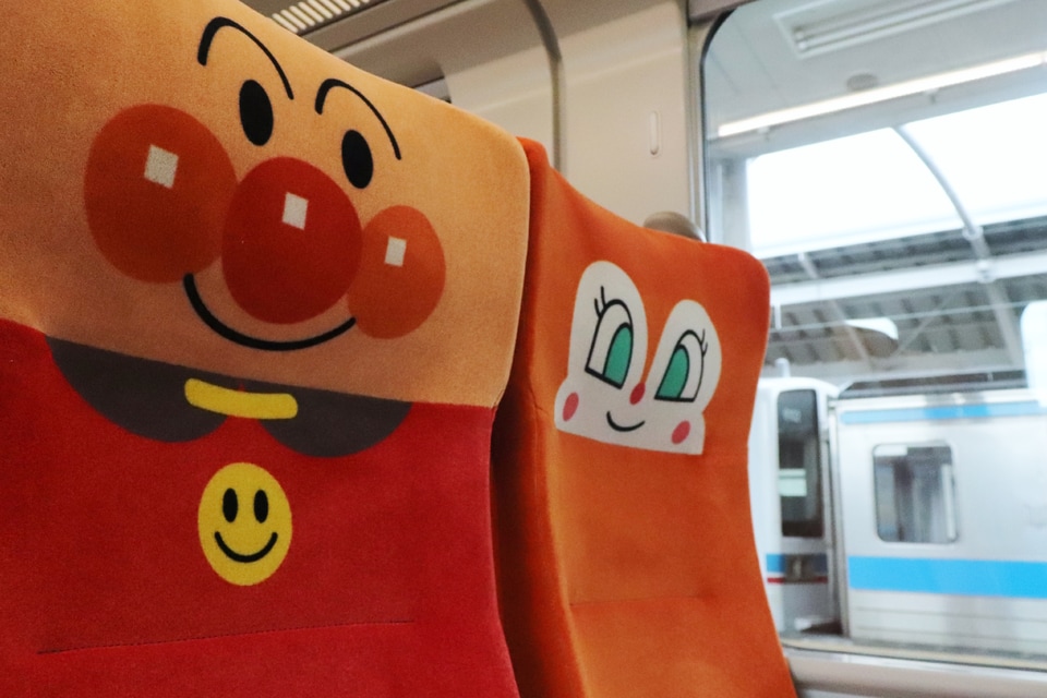 【JR四】あかいアンパンマン列車が高松への拡大写真