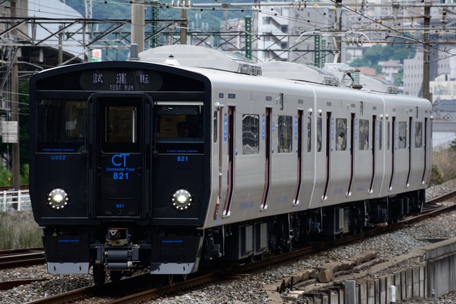 【JR九】821系UM002編成 試運転を小倉駅で撮影した写真