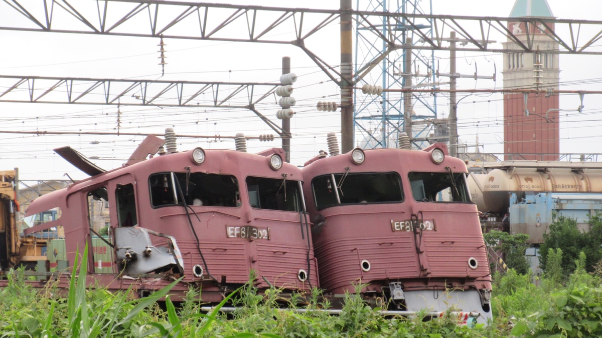 JR貨】EF81-302が解体中 |2nd-train鉄道ニュース