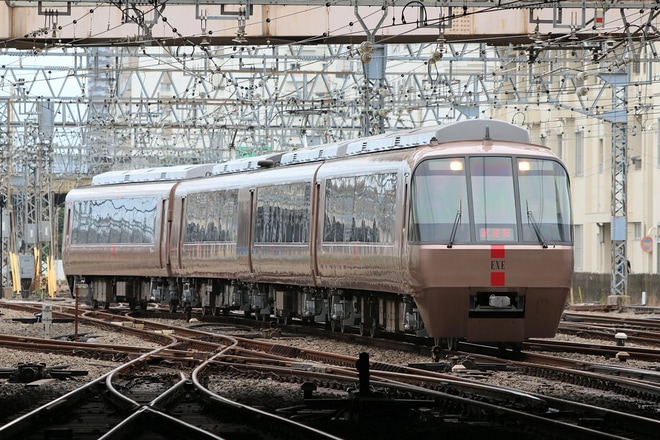 【小田急】30000系30057F(30057×4)大野総合車両所出場試運転を相模大野駅で撮影した写真