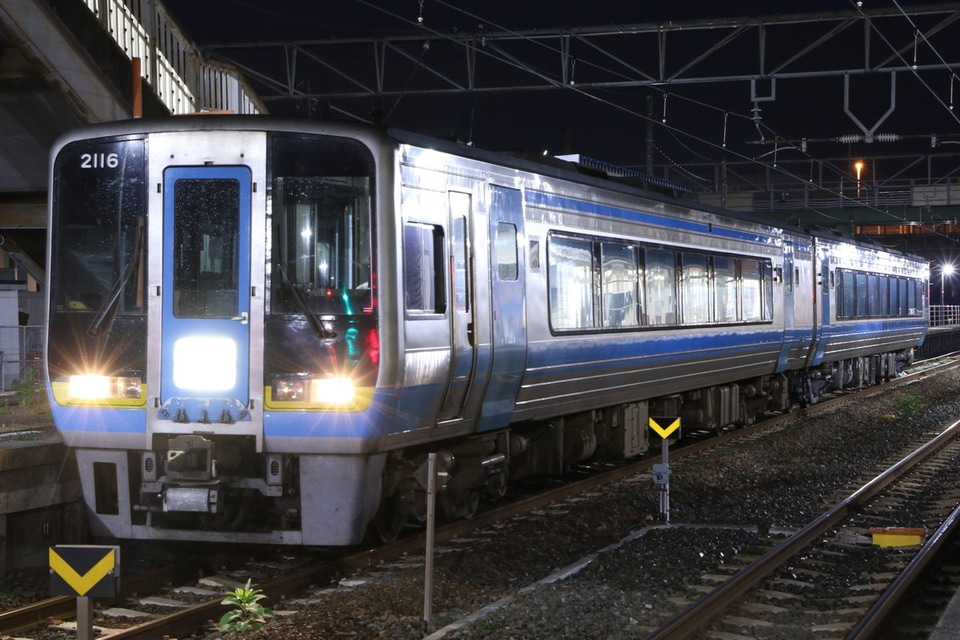 【JR四】2000系2116+2208松山から廃車回送の拡大写真