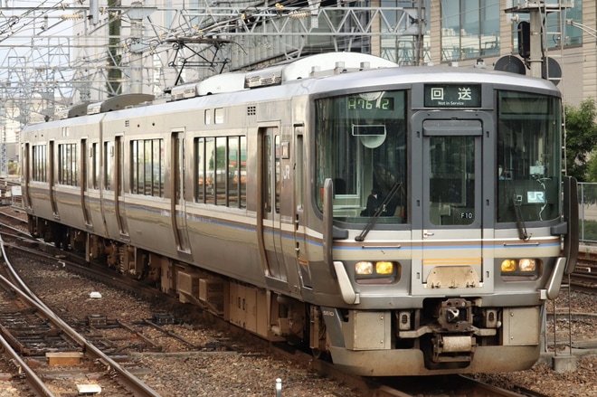 【JR西】223系F10編成吹田総合車両所入場回送を尼崎駅で撮影した写真
