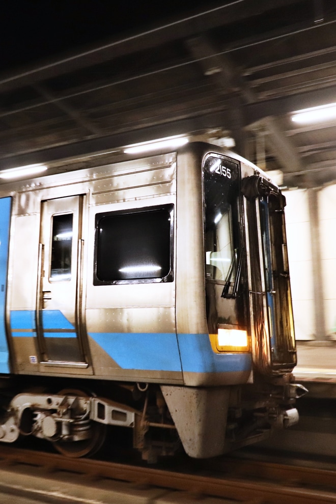 【JR四】ミッドナイトEXP高松2000系が代走を丸亀駅で撮影した写真