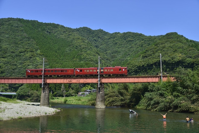 【JR九】いさぶろう・しんぺい用車両、日豊本線を北へを不明で撮影した写真