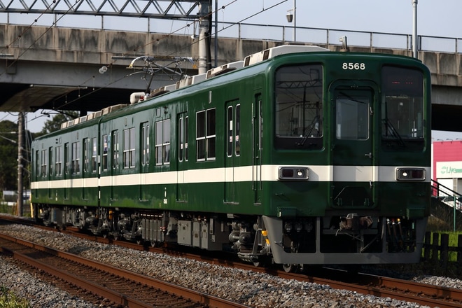 【東武】8000系8568F(グリーン帯旧塗装)南栗橋工場出場試運転＆回送を不明で撮影した写真
