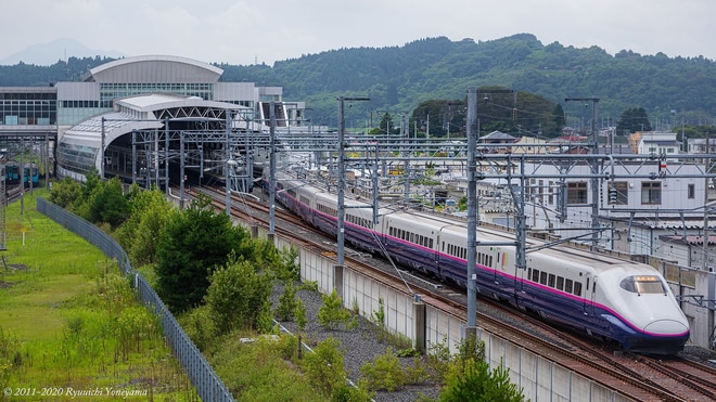 【JR東】E2系J編成が盛岡以北へ入線を八戸駅周辺で撮影した写真