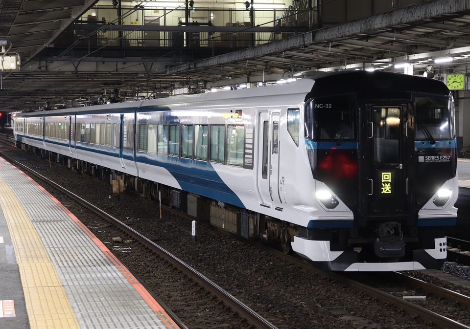 【JR東】E257系NC-32編成駿豆線へ送り込み回送の拡大写真