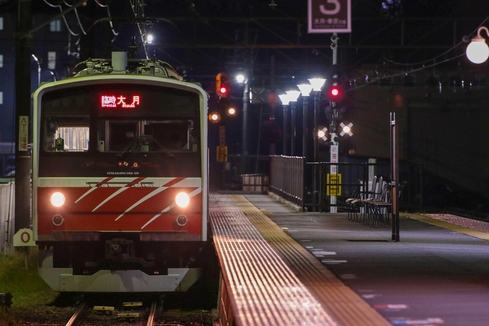 【JR東】E233系“青”編成 富士急行線へ入線の拡大写真