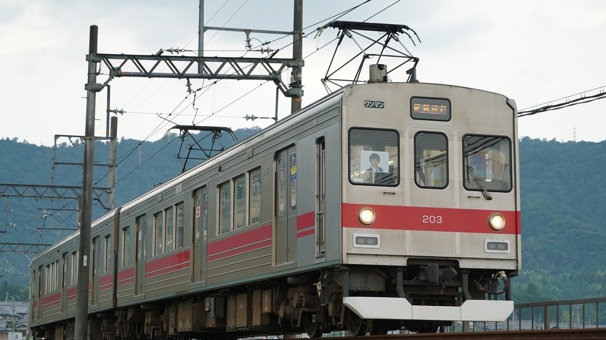 伊賀鉄道200系 ド派手なラッピング車両だらけの伊賀鉄道伊賀線 200系(4K60p) - YouTube