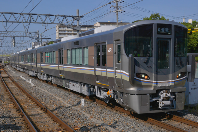 【JR西】225系100番台U6編成出場試運転を新大阪駅で撮影した写真