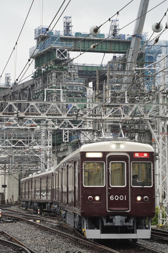 【阪急】6000系6001F西宮車庫へを淡路駅で撮影した写真