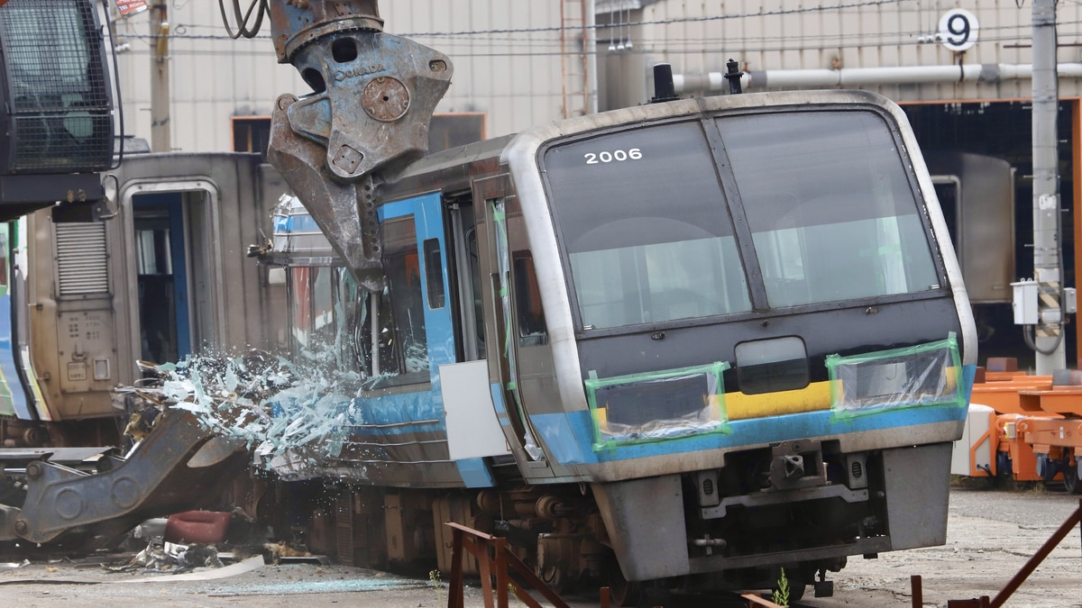 JR四】2000系2006と2212多度津工場にて解体 |2nd-train鉄道ニュース