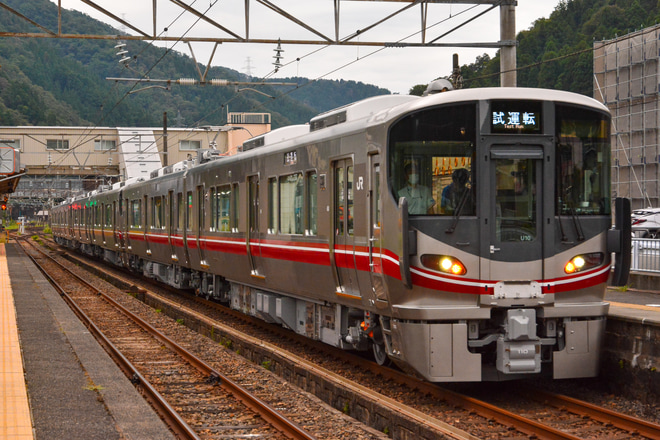 【JR西】521系100番台U10編成+U11編成+U12編成性能確認試運転を今庄駅で撮影した写真