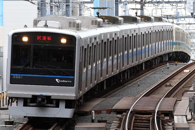 【小田急】8000形8058F+3000形3261F TASC試運転を東北沢駅で撮影した写真